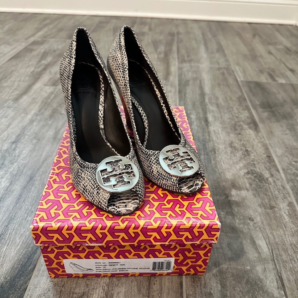 Tory Burch Snakeskin Wedges - Size 10 - Picture 10 of 15
